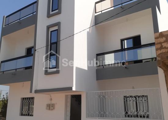 IMMEUBLE R+1 DE 2 APPARTEMENTS A VENDRE A NGAPAROU